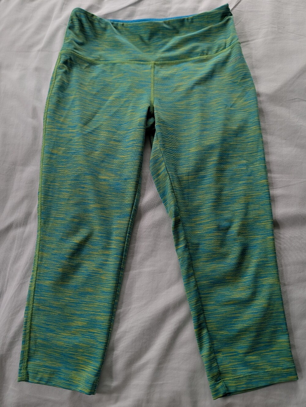 Vogo Athletica Ladies Yoga Leggings. Size small. Inseam 17".